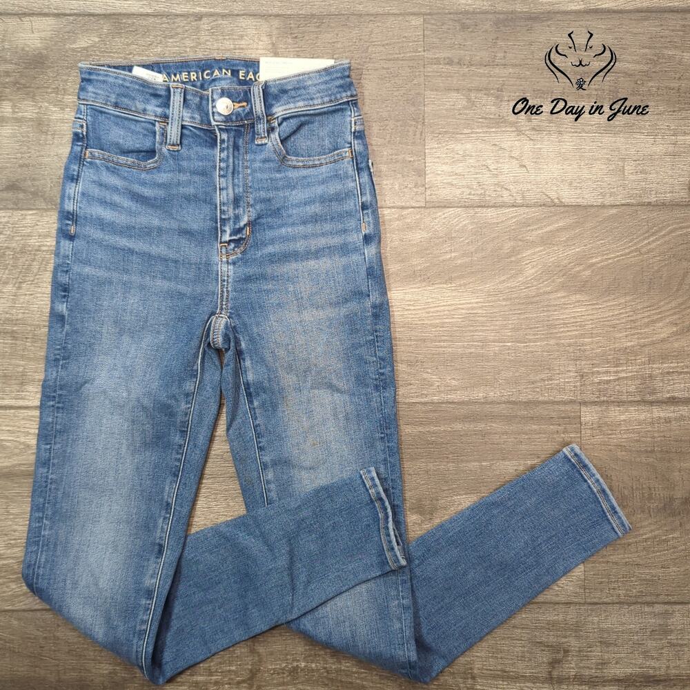 American Eagle Outfitters Super High Rise Jegging Short Medium Wash NWT Size 23